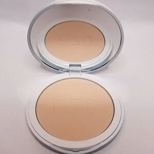 Flyte.70 - The Final Act Lucid Finishing Powder in Holiday
